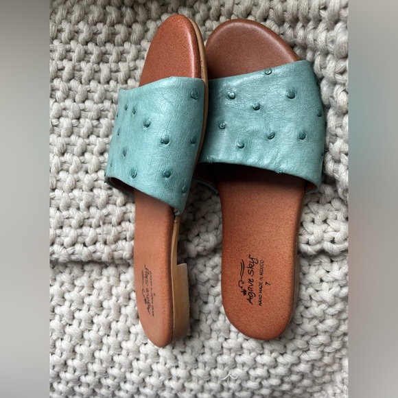 Agave Sky Genuine Ostrich Sandals - Picture 4 of 5